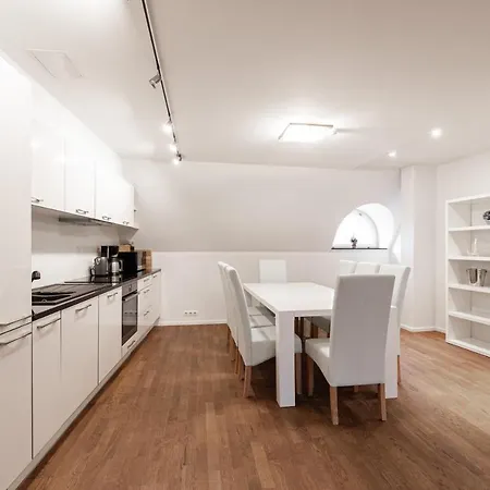 Airhome - Raekoja Plats * 塔林